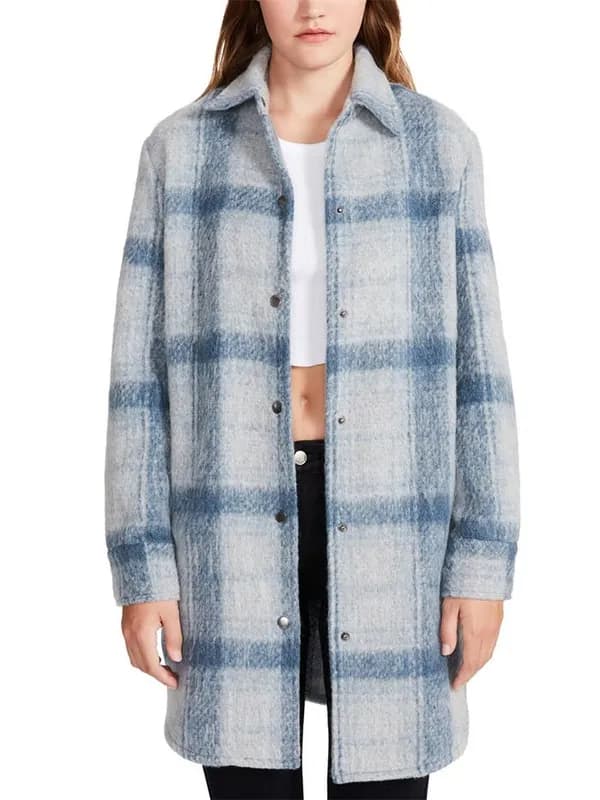 Основни athleisure парчиња -- патики, јогер панталони, блејзер