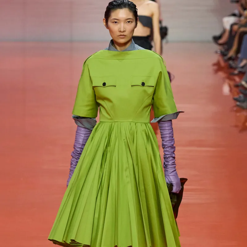 Како да комбинирате бои во облеката — Водич за смели стилови